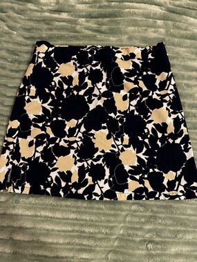 Simply Vera Vera Wang Black and Cream Floral Mini Skirt